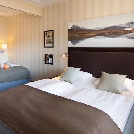 斯堪迪瓦尔德莱斯度假村 4* 法格纳斯